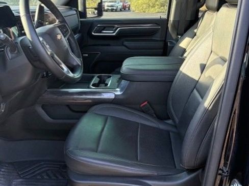 Used 2025 Chevrolet Silverado 2500 LTZ w/ LTZ Texas Edition AWD/4WD image 10