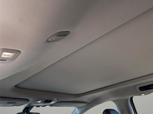 Used 2018 Chrysler Pacifica Limited image 30