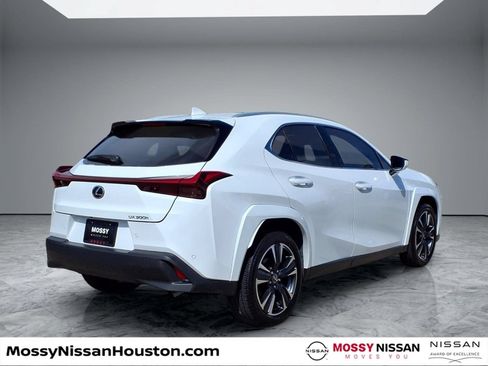 Used 2026 Lexus UX 300h FWD w/ Accessory Package (Z2) image 7