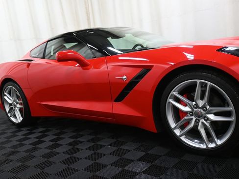 Used 2019 Chevrolet Corvette Stingray Coupe w/ 1LT RWD image 18