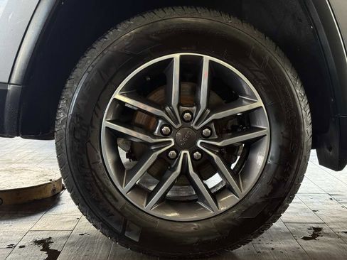 Used 2020 Jeep Grand Cherokee Limited image 32
