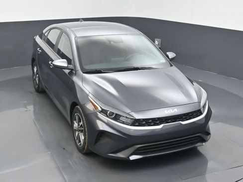 Used 2023 Kia Forte LXS image 3