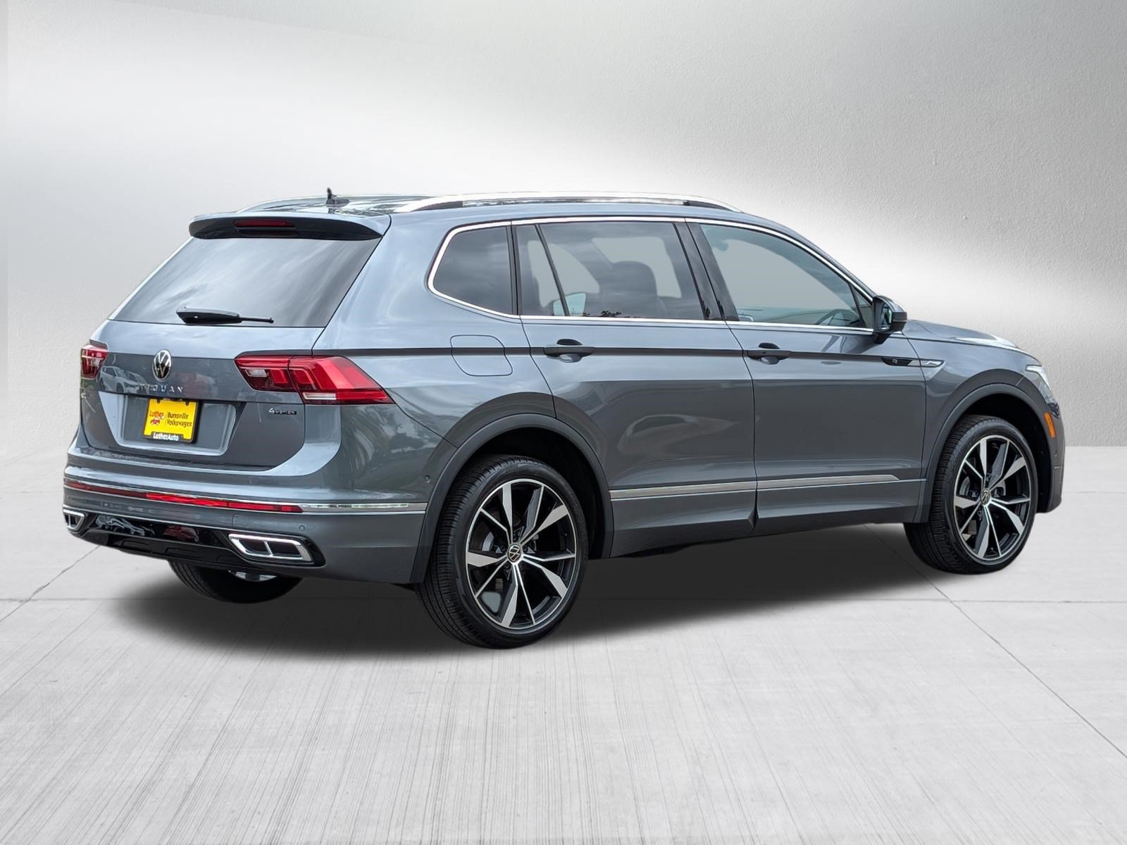 Certified 2024 Volkswagen Tiguan SEL R-Line w/ MDO Package, Two-Row AWD/4WD image 7