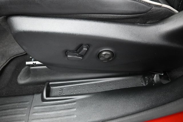 Used 2025 Chrysler Pacifica Limited FWD image 25