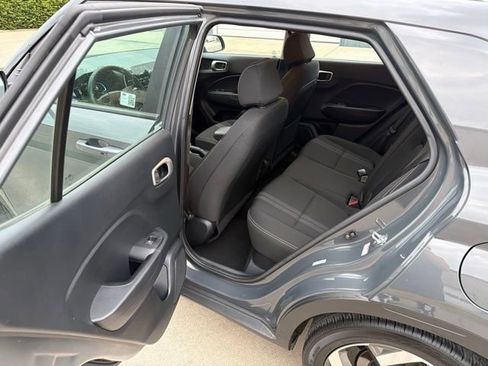 Used 2024 Hyundai Venue SEL FWD image 18