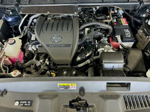 Used 2023 Toyota Highlander XLE FWD image 29