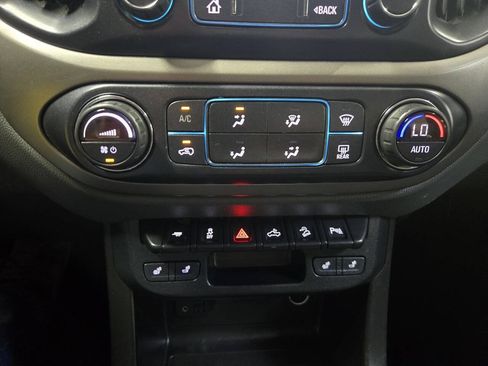 Used 2019 Chevrolet Colorado Z71 AWD/4WD image 19