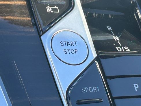 Used 2025 BMW X5 xDrive50e image 39