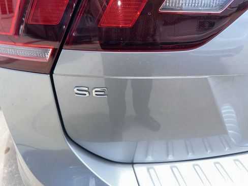 Used 2023 Volkswagen Tiguan SE R-Line FWD image 3