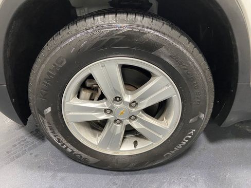 Used 2022 Chevrolet Trax LT w/ LT Convenience Package image 4