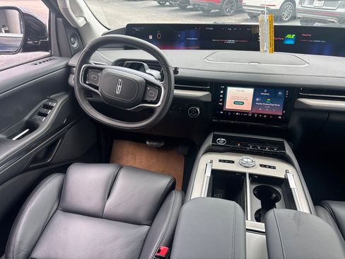 New 2026 Lincoln Navigator L Premier AWD/4WD image 30
