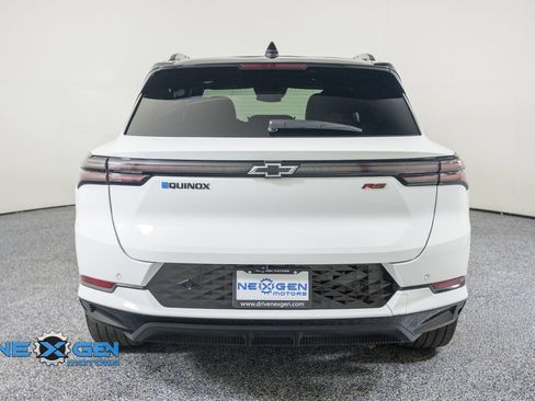Used 2024 Chevrolet Equinox EV RS FWD image 6