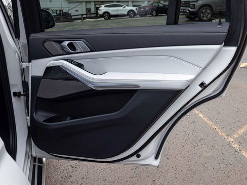 Used 2026 BMW X7 xDrive40i image 15