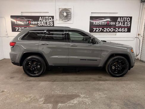 Used 2019 Jeep Grand Cherokee Laredo RWD image 6