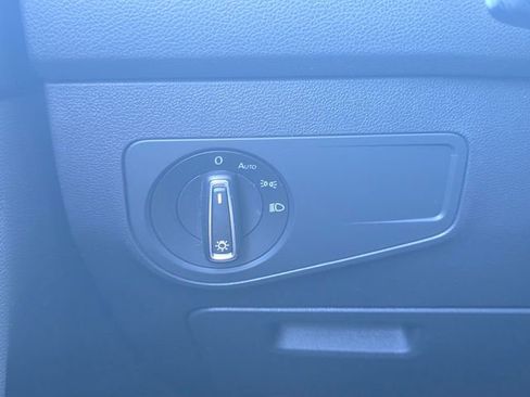 Used 2018 Volkswagen Tiguan SE image 24