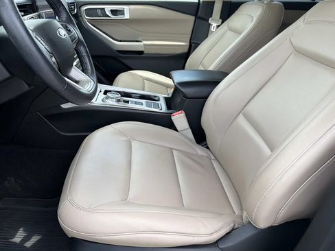 Certified 2022 Ford Explorer XLT w/ Equipment Group 202A RWD image 13