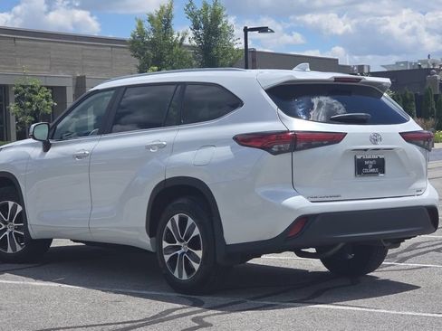 Used 2023 Toyota Highlander XLE FWD image 6