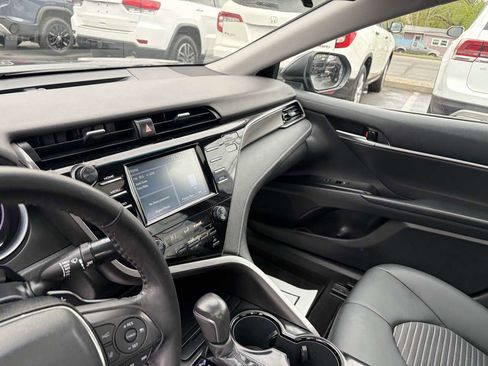 Used 2019 Toyota Camry SE w/ Carpet Mat Package FWD image 13
