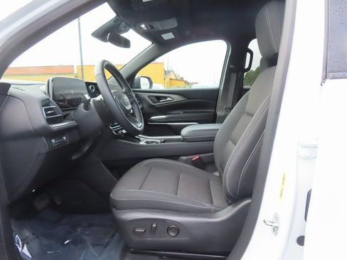 Used 2025 Chevrolet Traverse LT w/ Sun and Wheel Package AWD/4WD image 13