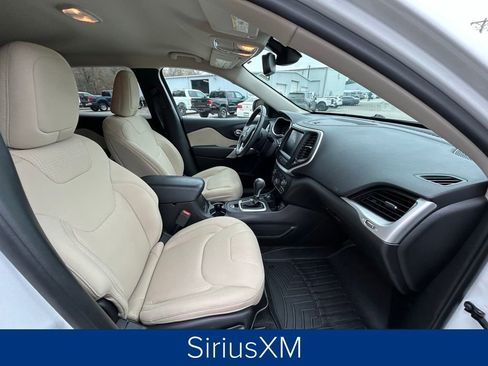 Used 2017 Jeep Cherokee Latitude w/ Safety/Convenience Group image 24