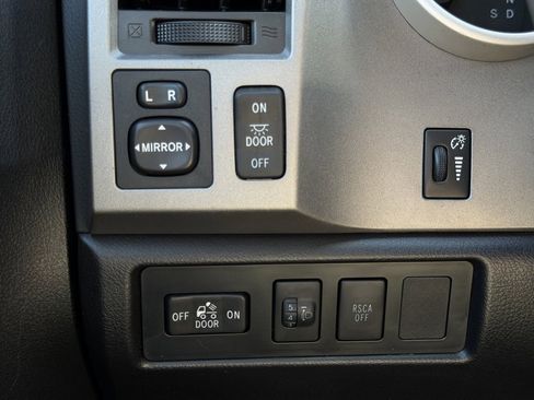 Used 2011 Toyota Tundra 4x4 Double Cab w/ SR5 Pkg image 20