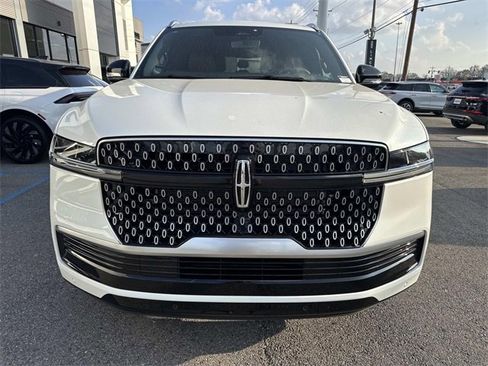 New 2025 Lincoln Navigator L Reserve image 2