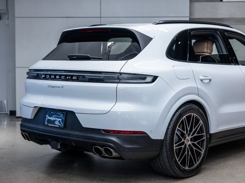 Certified 2026 Porsche Cayenne S AWD/4WD image 25
