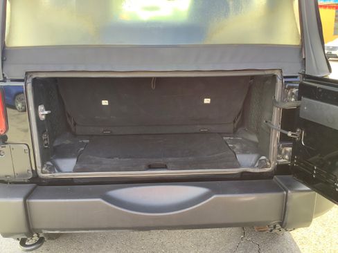 Used 2017 Jeep Wrangler Sport AWD/4WD image 14