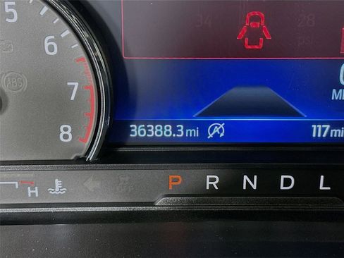 Used 2023 Ford Explorer XLT image 13