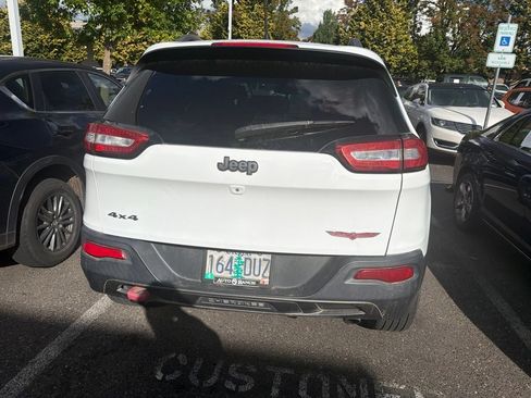 Used 2015 Jeep Cherokee Trailhawk w/ Comfort/Convenience Group AWD/4WD image 5