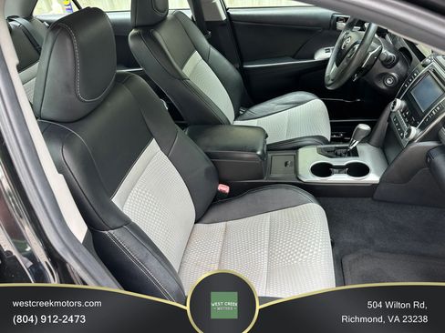 Used 2014 Toyota Camry SE FWD image 11