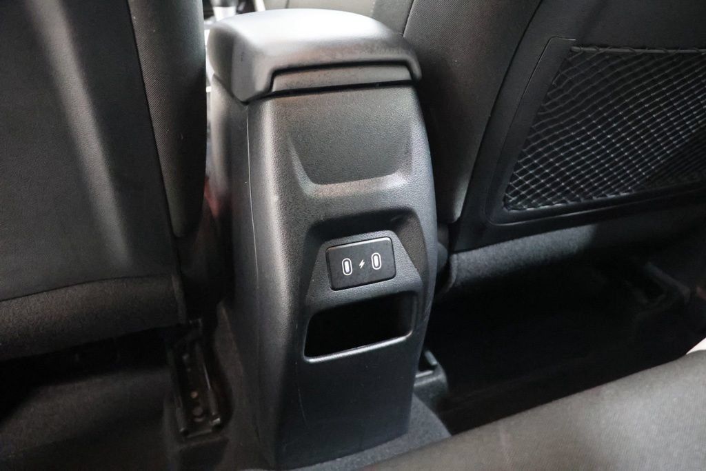 Used 2025 Hyundai Venue SEL FWD image 29