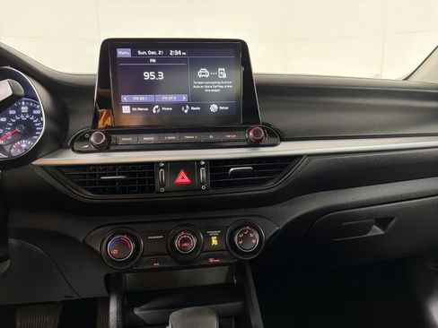 Used 2023 Kia Forte LX image 22