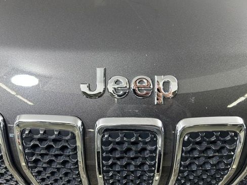 Used 2020 Jeep Cherokee Latitude Plus w/ Cold Weather Group AWD/4WD image 10