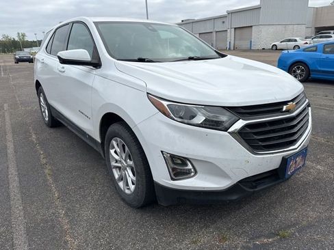 Used 2020 Chevrolet Equinox LT image 2