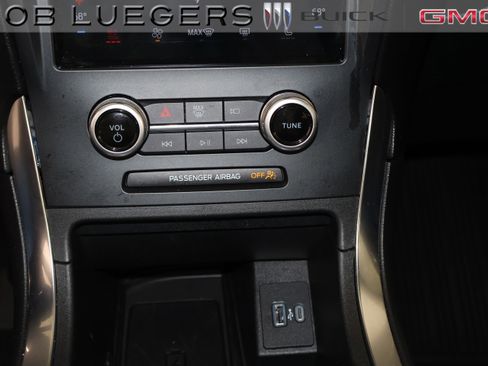 Used 2022 Ford Edge Titanium image 27