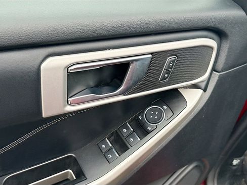 Used 2022 Ford Explorer XLT w/ Equipment Group 202A image 18