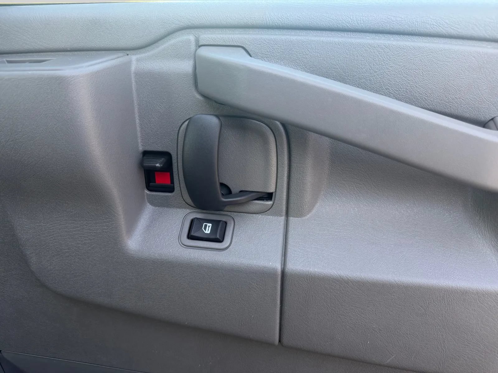 Used 2025 Chevrolet Express 2500 w/ Driver Convenience Package RWD image 31