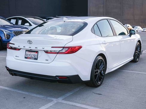 Used 2025 Toyota Camry SE FWD image 4