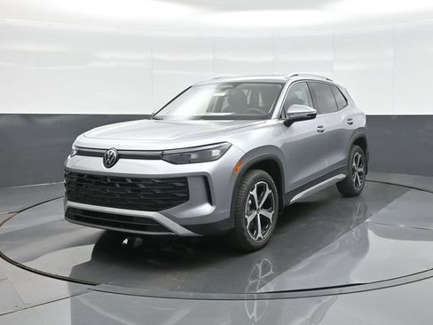 New 2026 Volkswagen Tiguan SE AWD/4WD image 3