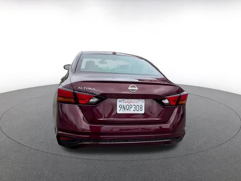 Used 2025 Nissan Altima 2.5 SV FWD image 11