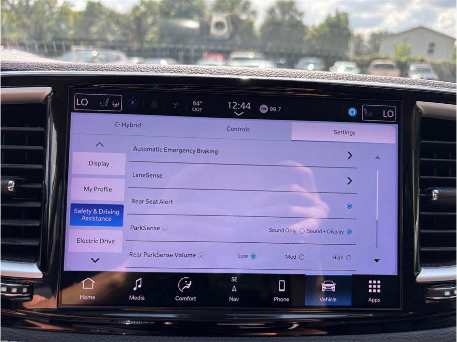 Used 2024 Chrysler Pacifica Limited FWD image 34