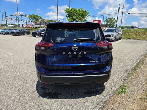 Used 2024 Nissan Rogue SV AWD/4WD image 5