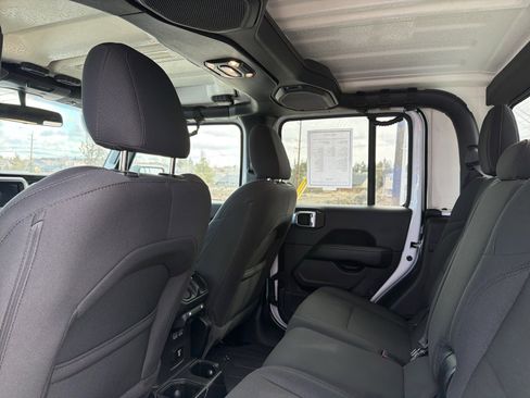 Used 2021 Jeep Gladiator Overland w/ Trailer Tow Package image 29