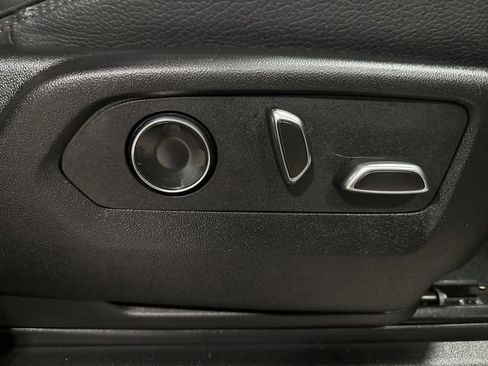 Used 2025 GMC Yukon XL Denali image 36