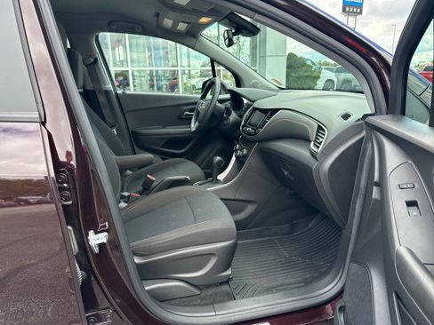 Used 2022 Chevrolet Trax LS w/ Tint and Cruise Package AWD/4WD image 29