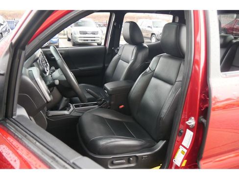 Used 2022 Toyota Tacoma TRD Off-Road w/ TRD Premium Off Road Package image 10