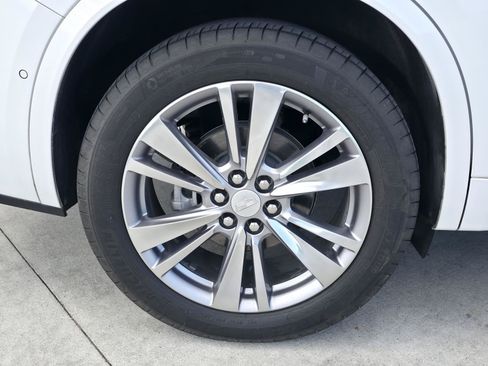 Used 2024 Cadillac XT6 Premium Luxury w/ Platinum Package FWD image 8