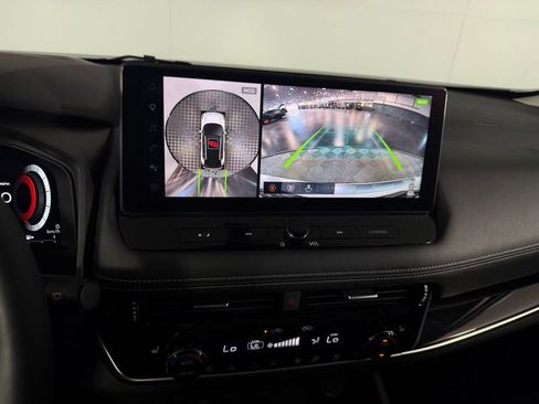 Used 2025 Nissan Rogue SL w/ Tech Package FWD image 16