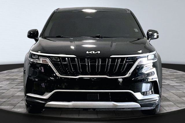 Used 2023 Kia Carnival EX FWD image 2